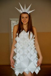 martiarti Projekt sukienki z papieru inspirowany Królową Śniegu.