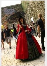 ewa-jobko Pani Sylwia w sukni barokowej na Castle Party,
foto z portalu Moje Miasto