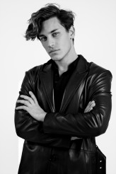 KBratasz                             model: @kbratasz

fotograf: @camy.foto            