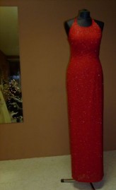 renedwen Suknia wieczorowa, elegancka i ekskluzywna - oczywiście wyszywana błyszczącymi czerwonymi koralikami =) w rzeczywistości usłyszałam, że 