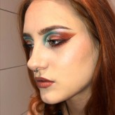 bmaya Kolorowy makijaż z podkreśleniem oka i cut crease 