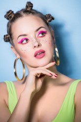 martynaplinska_makeup „Breathe your colours” for @thesurrealmag  modelka: Marysia Majewska
 fotograf: Milena Gunia 
makeup&hair: Martyna Plińska