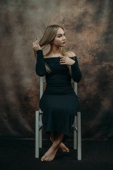 Piotr937 Miejsce: Studio-Atelier, Rozbórz, 2025
Pracownia fotografii studyjnej - własna. Scenografie i ustawienia autorskie.
Modelka:: Karina, IG: @k.czerniecka
Osoby zainteresowane podobnymi sesjami zapraszam do kontaktu – IG: @haditpk
