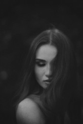 xsandra                             modelka: Sandra Paszek
makijaż: Beata Luzar / BL Beauty Salon 
zdjęcie: Adam Światłowski / Pracownia Światła
https://www.instagram.com/pracowniaswiatla/            