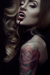 kolekcjonerka FOTO, MAKE UP: Marzena Rygielska FX, Make Up & Photography
PROJEKT: Vampires Strike Again