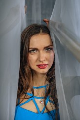 Piotr937 Miejsce: Studio-Atelier, Rozbórz, 2025
Pracownia fotografii studyjnej - własna. Scenografie i ustawienia autorskie.
Modelka: Justyna K..  
Osoby zainteresowane podobnymi sesjami zapraszam do kontaktu – IG: @haditpk
