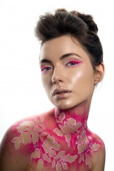 mmagdziak Edytorial  "Secret Garden" Make-Up Trendy 1/2018

Modelka: Karolina Podolak 
Makijaż i fryzura: Ewelina Łośko