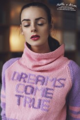 knitwear 'Shuffle a Dream' by Marta Kaczmarek for Design Scene

Photographer: Marta Kaczmarek
Styling: Małgorzata Ejmocka
Mua & hair/ Stylist assistant: Anna Lotkowska
Model: Kamila F/ D’VISION