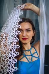 Piotr937 Miejsce: Studio-Atelier, Rozbórz, 2025
Pracownia fotografii studyjnej - własna. Scenografie i ustawienia autorskie.
Modelka: Justyna K..  
Osoby zainteresowane podobnymi sesjami zapraszam do kontaktu – IG: @haditpk
