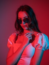 Pomelqa #portrait #sunglasses #red #blue 