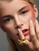 Vermua Golden Girl - editorial for Surreal Magazine 

Model - Alina|Como Model Management