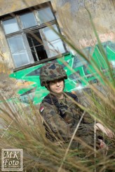 MK-Foto Dominika - sesja wojskowa w opuszczonych koszarach