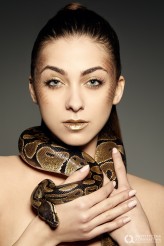 natalia_gicala                             Makeup: Natalia Gicala 
Modelka: Anetta Hubrich
Fotograf: Emil Kołodziej
Wąż: Snake House 
Produkcja: Artystyczna Alternatywa            