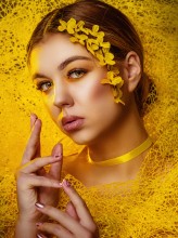 emily_romanowska FLOWERS AND POWERFUL PHOTO FOR A MAGAZINE

MODEL; Emilia Boruń Romanowska ig; emily_romanowska
PHOTOGRAPHER ;Arkadiusz Pękalski ig;arekpekalski