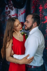 Piotr937 Miejsce: Studio-Atelier, Rozbórz, 2025
Pracownia fotografii studyjnej - własna. Scenografie i ustawienia autorskie.
Sesja Walentynkowa: Justyna K. I Michał R.
Osoby zainteresowane podobnymi sesjami zapraszam do kontaktu – IG: @haditpk
