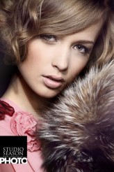 backstage                             hair: Katarzyna Wojtera            