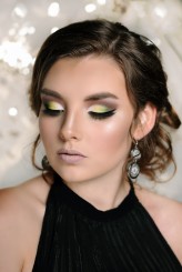 AnnaFryzowicz Makeup Trendy 3/2017

Modelka: Natalia Syrek 
Fryzura: Monika Bierska 
Fotograf: Magdalena Kowolik 