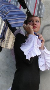 gabriela-hezner                             sukienka-Modern times, parasol z krawatów
 modelka: M.B.Klecha            