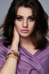 deffym                             Mod.: Martyna
Wizaż: Kinga
Biżuteria: Nakame            