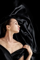 Ewa_Zylinska                             Modelka: Zuza https://www.instagram.com/zuza_balerina/
Suknia: Szpulka
Asystent: https://www.maxmodels.pl/fotograf-marekz.html            