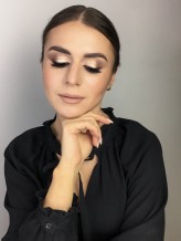 manyfacesofmarta makeup by Angelika Kryńska 

ig: https://www.instagram.com/manyfacesof.marta/
