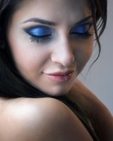 edytarawa makijaż niebieski - pięknie uwydatnia brązowe tęczówki :)