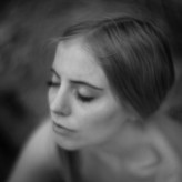 annechka                             photographer: Tomasz Jachowicz
models: Anna Chylarecka
make-up & hair: Anna Pryll
stylist.: Alicja Reczek
‘Czarowne Warsztaty’ White Alice 2014            
