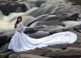 tafel_foto Modelka Aleksandra Nefertari 
Miejscówka - wodospad na rzece Prut nieopodal Jaremcze (Ukraina)
Suknia z moich zbiorów.