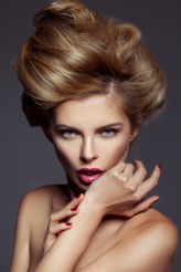 PatrykNadolny Photographer: Eliza Stegienka
Model: Aleksandra Herbst (Network Models)
Hair+Make-Up: Patryk Nadolny