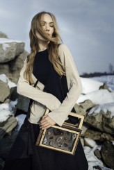 debovska Photo : Joanna Zawiślan - Siuda
Model : Anna Glik
Fashion designer: Monika Dębowska/ DEBOVSKA
kolekcja: Human Roots