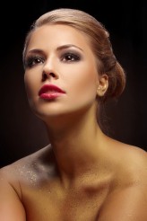 skallarus_en Model:Ilona
Make-Up: Agnieszka Dudoń