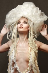 AleksandraTomaszewicz Zaliczenie pt . Makro świat
inspirowałam się meduzą
modelka: Lidia Ćmie Serduszko
make up, kostium, stylizacja: ja
w Wyższa Szkoła Artystyczna