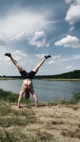 maninframe Łączę kontrolę ciała z naturalnym wyrazem. Lubię zdjęcia surowe, fizyczne, bez udawania. Otwarte przestrzenie, światło dzienne, ruch – w tym czuję się najlepiej.