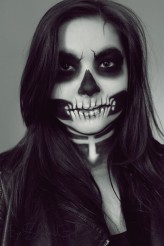 EyeShadowGirl_Make-Up Skeleton Girl