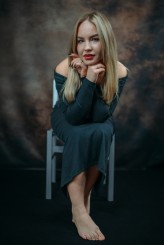 Piotr937 Miejsce: Studio-Atelier, Rozbórz, 2025
Pracownia fotografii studyjnej - własna. Scenografie i ustawienia autorskie.
Modelka:: Karina, IG: @k.czerniecka
Osoby zainteresowane podobnymi sesjami zapraszam do kontaktu – IG: @haditpk
