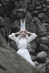 madamedentelle                             Between Mountains
Photo: Madame Dentelle
Model: Silverrr
Make up: Marta Buchholz
Crown: Jolanta Orzełek - szydełko i haft
Corset: Lady ardzesz corset            