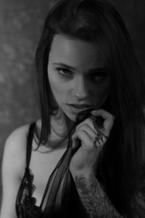 shooter Weronika - świetna modelka o przenikliwym spojrzeniu 