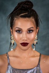 tomekslupski Pokaz makijażu wieczorowego Kingi Kolasińskiej na Targach Beauty Forum

Modelka: Laura Luu Ly Myślińska @lauraluuly
Makijaż: Kinga Kolasińska - Łopata @kinga_kolasinska
Włosy: Olga Kasprzak @olga_k_stylist