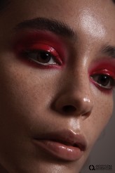 bonitaa Make Up: Karina Galos
Fot: Ewelina Słowińska
Szkoła Wizażu i Stylizacji Artystyczna Alternatywa