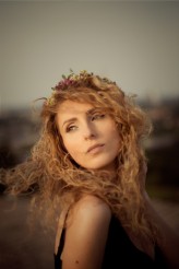 Horizon #portret #portrait #polishwoman #vintage #fairylike #garland #plener #wianek #curlyhair #photoshoot #face #model