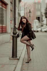 Fotograf_ka_Damsko-meska                             Wiktoria w klasycznej małej czarnej podczas spaceru fotograficznego ulicami starego Szczecina :)            
