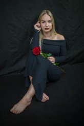 Piotr937 Miejsce: Studio-Atelier, Rozbórz, 2025
Pracownia fotografii studyjnej - własna. Scenografie i ustawienia autorskie.
Modelka:: Karina, IG: @k.czerniecka
Osoby zainteresowane podobnymi sesjami zapraszam do kontaktu – IG: @haditpk
