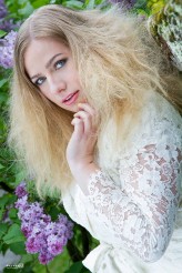 esstele Fot:  FOTOM
Modelka : Kasia Simran Jata
MUA: Marta Chmielewska
Hair: Joanna jędrzejczak