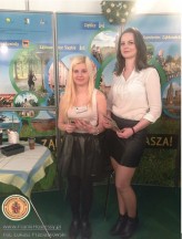 AgencjaModelek Hostessy Edyta i Sylwia z naszej agencji Franki Hostessy podczas Międzynarodowych Targów Turystycznych we Wrocławiu na Hali Stulecia (27,28 lutego i  1 marca 2015).