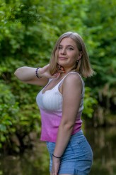 KForemny Modelka Milena

Proszę o ocenę fotografii oraz komentarz z ewentualnymi poprawkami/radami co jest nie tak :D
