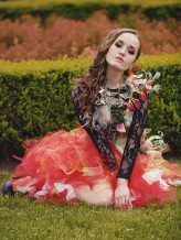 vincaminor Plenerowa Wystawa Florystyczna 2015 - suknia z żywymi kwiatowymi elementami.