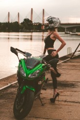 FoxyJuicy Moto Girl 

Fotograf: Patryk Buła

Scenarzystka: Klaudia Wieczorek