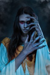 Piotrowska_makeup                             Praca dyplomowa: &quot;Zwiastunka śmierci-Banshee&quot; 
Modelka: Marta Gomułka 
Fotograf: Bartosz Czarnecki 
Retusz: Anita Ryfczyńska             