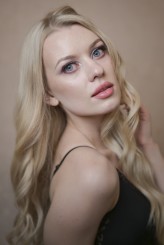 marol Model: Sandra Guzek
Organizacja: Joasia Braczkowska
Make-up Ola Cieslik
Projekt: Dominika Lempart