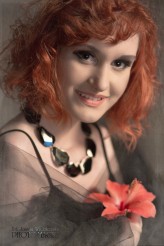sysia103                             Fot. Joanna Wróblewska 
 Modelka: Sylwia Gajewska
 Makijaż: Tune of rose
 Biżuteria: Korale Na Miarę            
